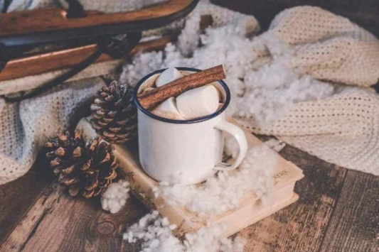 MARSHMALLOW FIRESIDE -  Warm, toasted marshmallows, smoldering woods and rich vanilla cream blend together seamlessly. This complex fragrance will remind you of toasting marshmallows around the campfire.