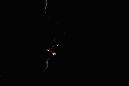 Dark Kiss (BBW)