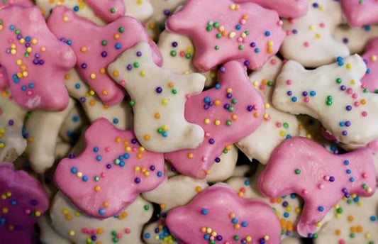 PINK FROSTED ANIMAL CRACKERS - Inspired by Philosophy - Relish the sweet blend of sugary, buttery vanilla, warm caramel, and pink frosting. As you take in the fragrance, your senses will be delighted by the burst of candy-like notes. Then bask in the harmonious core of vanilla and caramel, adding richness and warmth to the scent.