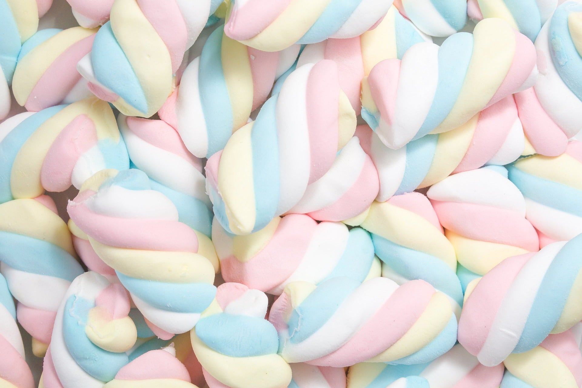 BOARDWALK MARSHMALLOW -Sweet vanilla and marshmallows and warm, creamy sandalwood with a hint of white magnolia blossoms. ***Compare to BOARDWALK MARSHMALLOW CLOUDS***   Available in Perfume Oil, Body Spray, Fragrance Oil, Solid Perfume, Soap, Lotion, Wax Melts, Cologne, Beard Balm and More. 