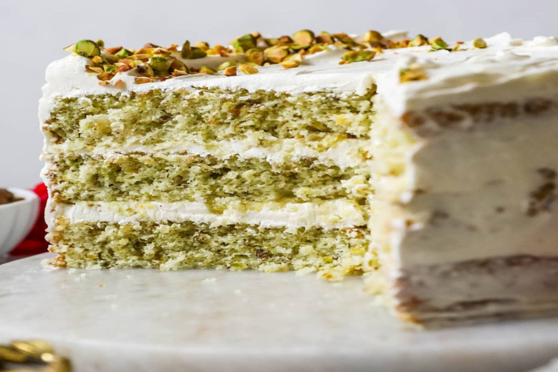 PISTACHIO DREAM CAKE - Experience a dreamy blend of cinnamon, honey, and coconut in this creamy, nutty, vanilla cake. Indulge in every bite of our Pistachio Dream Cake - it's a slice of heaven. Perfume Oil, Body Spray, Body Oil, Lotion