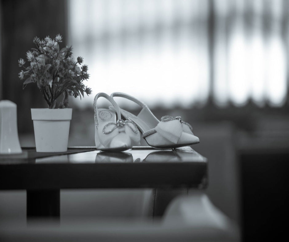 SWEET SANTAL - Inspired by Kayali The Wedding Silk Santal - Effervescent champagne and smooth white freesia kick off the party, followed by sweet pink praline and juicy nectarine at the heart. And the grand finale? Sugared musk and creamy sandalwood for a picture-perfect fragrance. Cheers to love!  Available in Perfume Oil, Body Spray, Body Oil & Lotion